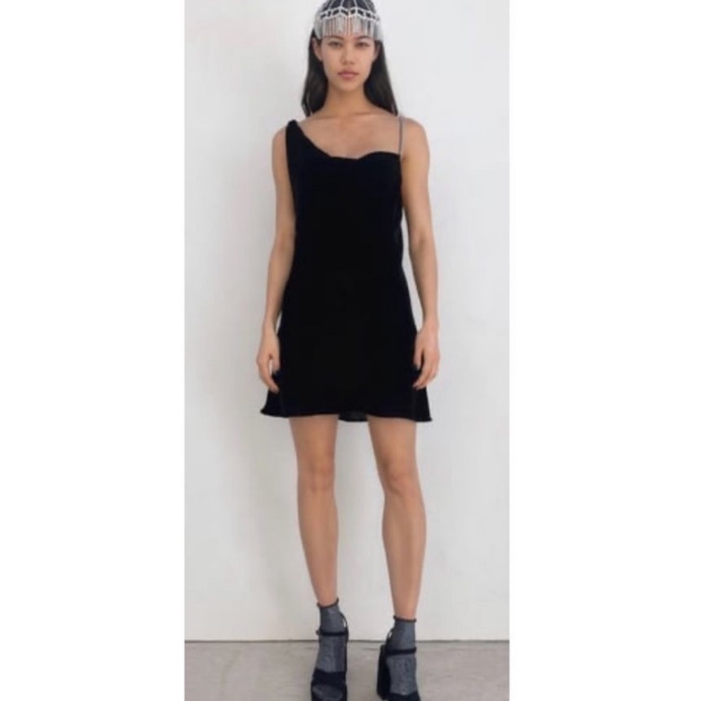 Zara Velvet one Shoulder Chain Dress.